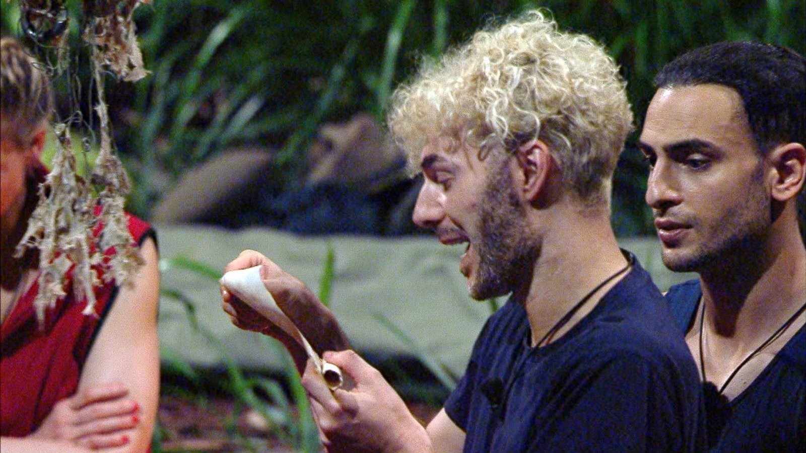 Sam liest vor, was es zum Essen gibt.Foto: RTL/Folge 18_007 Sam liest vor, was es zum Essen gibt.Foto: RTL/Folge 18_007
