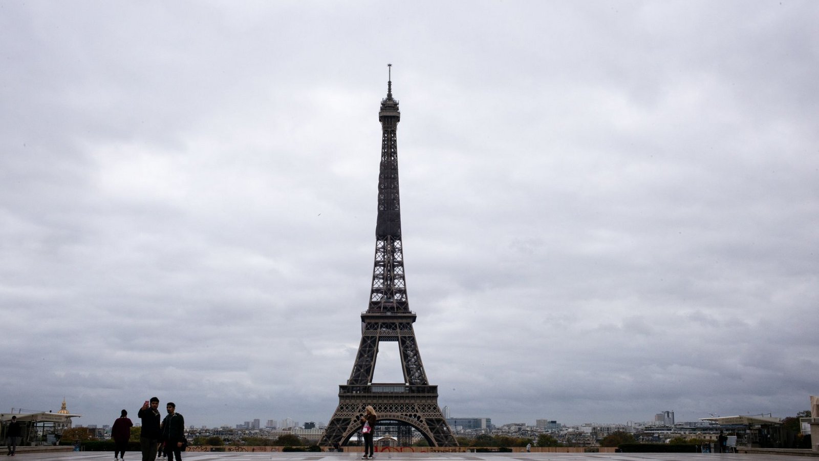 Paris hat in der Nacht zum Freitag einen Blackout in vier Stadtbezirken erlebt.Foto: dpa/Elko Hirsch