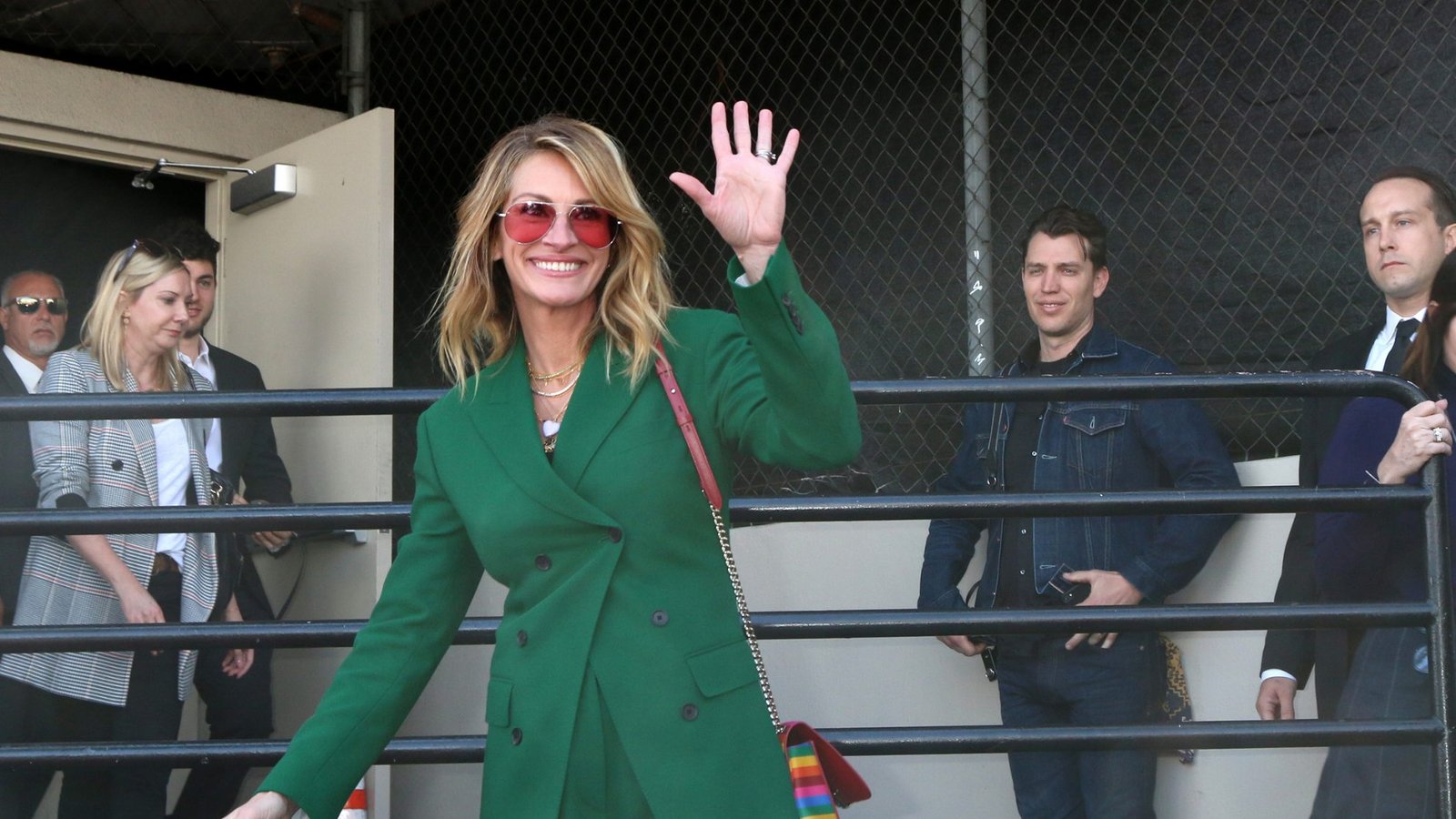 2019: Julia Roberts ehrt Schauspiel-Kollegin Rita Wilson auf dem "Hollywood Walk of Fame". Einen eigenen Stern hat Julia Roberts übrigens bislang nicht. Berichten zufolge hat sie den Stern bereits mehrmals abgelehnt.Foto: Kathy Hutchins/ Shutterstock