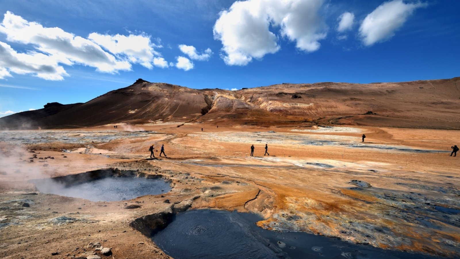 Auch in der Bilddatenbank "Shutterstock" werden unter dem Namen "Gjaldskylda" über eine Millionen Bilder gefunden - so wie dieses, das eigentlich den Bergrücken Námafjall zeigt.Foto: Drew Rawcliffe/ Shutterstock Auch in der Bilddatenbank "Shutterstock" werden unter dem Namen "Gjaldskylda" über eine Millionen Bilder gefunden - so wie dieses, das eigentlich den Bergrücken Námafjall zeigt.Foto: Drew Rawcliffe/ Shutterstock