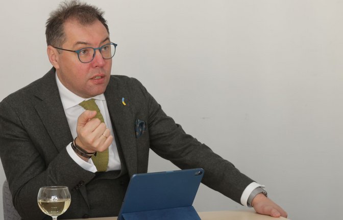 Der ukrainische Botschafter in Deutschland, Oleksii Makeiev, im Gespräch am Rande der Konferenz Global Connect.<span class='image-autor'>Foto: /
best moments Fotografie/Armin Burkhardt</span>