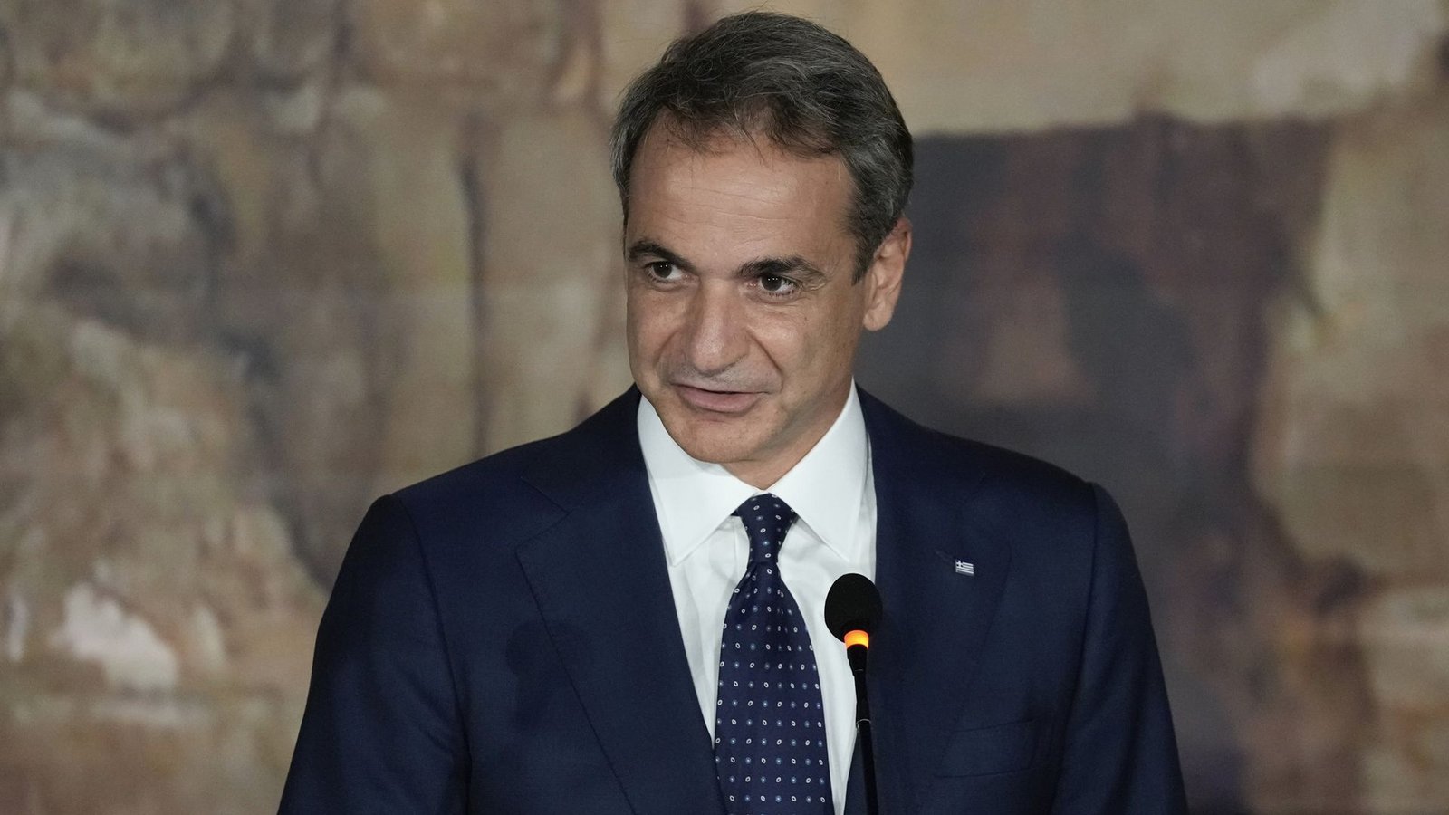 Premierminister Kyriakos Mitsotakis hält die Sozialleistungen in Deutschland für einen Anreiz zur Sekundärmigration.Foto: dpa/Petros Karadjias Premierminister Kyriakos Mitsotakis hält die Sozialleistungen in Deutschland für einen Anreiz zur Sekundärmigration.Foto: dpa/Petros Karadjias