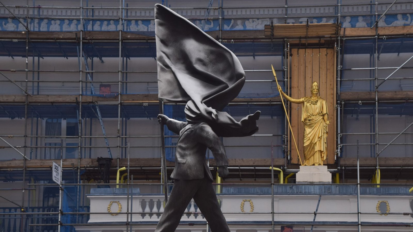 isher gibt es keine offizielle Bestätigung dafür, dass der britische Künstler Banksy hinter diesem Kunstwerk steckt.Foto: Vuk Valcic/ZUMA Press Wire/dpa