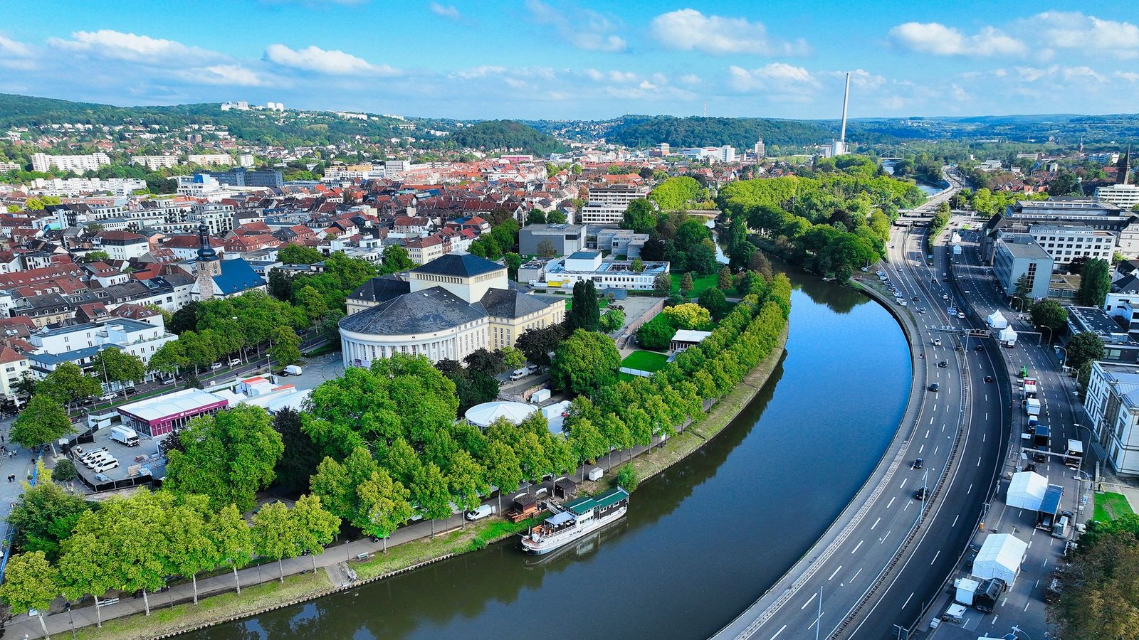 In Saarbrücken laufen seit Tagen die Vorbereitungen für die Feier am Tag der Deutschen Einheit. (Archivbild)Foto: Laszlo Pinter/dpa