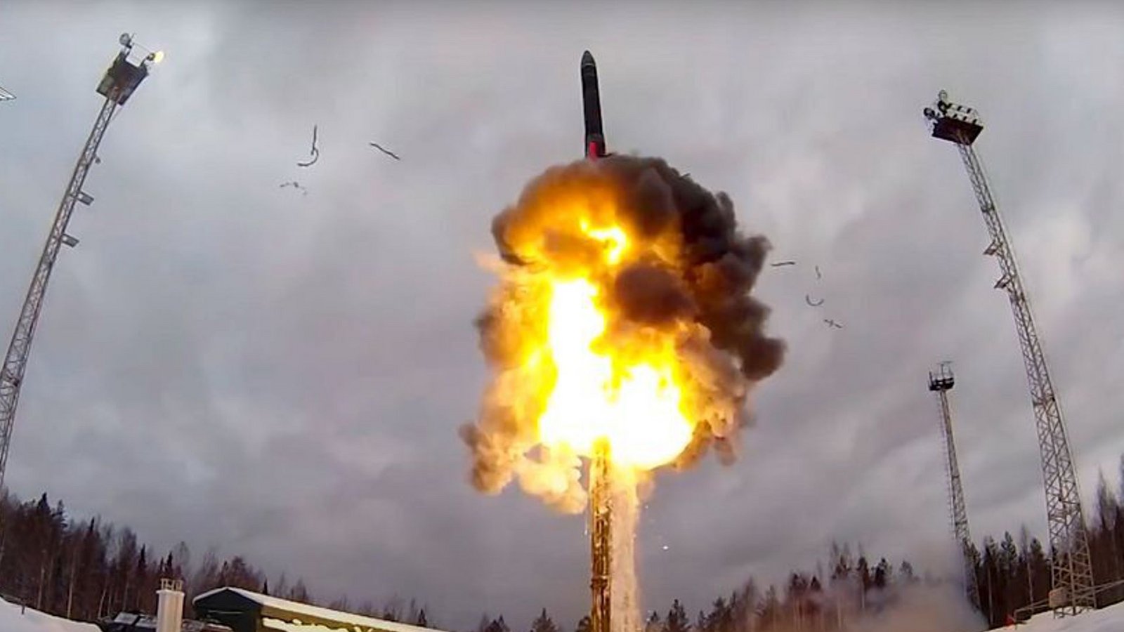 Start einer ballistischen Interkontinentalrakete vom Typ RS-24 „Jars“ bei einer russischen Militärübung. Foto: Russian Defense Ministry Press Service/ AP/dpaFoto: Start einer ballistischen Interkontinentalrakete vom Typ RS-24 „Jars“ bei einer russischen Militärübung. Foto: Russian Defense Ministry Press Service/ AP/dpaFoto: 