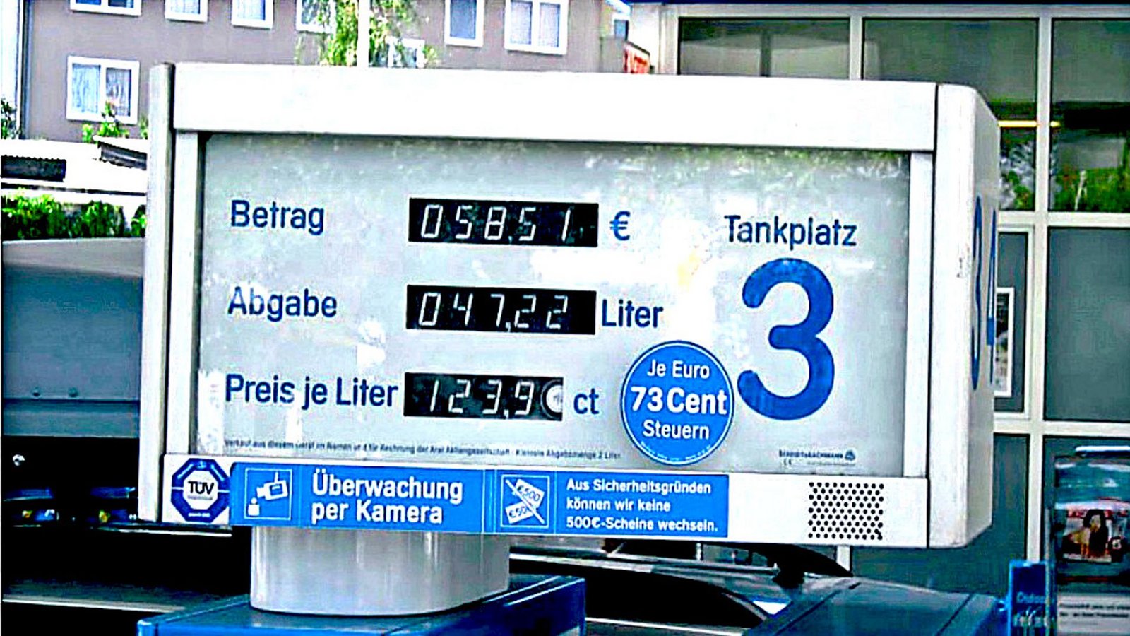 Wie hoch ist die  in der Tankrechnung  enthaltene Steuer?  An der Aufgabe scheitert  bundesweit jeder dritte Neuntklässler.Foto: IQB Wie hoch ist die  in der Tankrechnung  enthaltene Steuer?  An der Aufgabe scheitert  bundesweit jeder dritte Neuntklässler.Foto: IQB