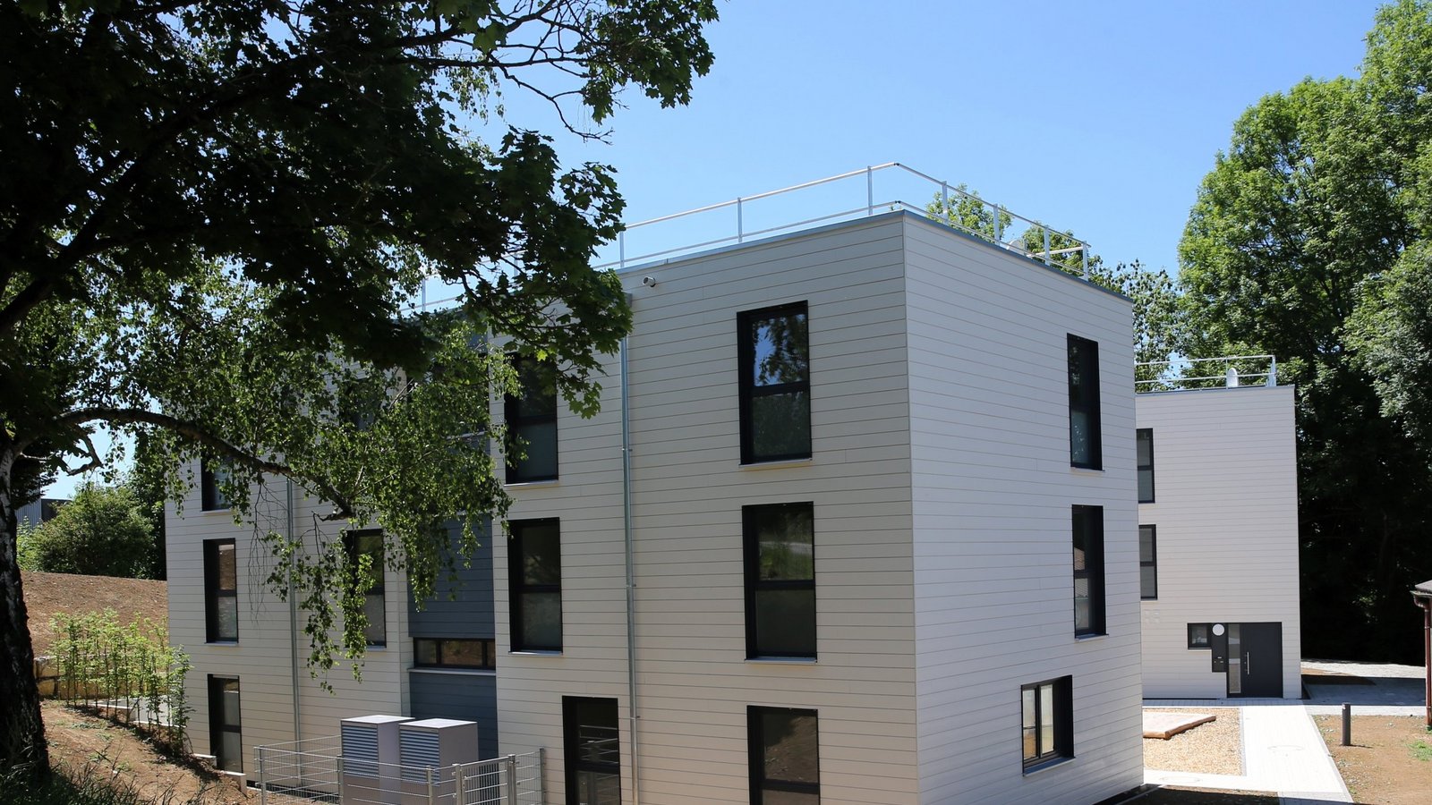 Weil die Stadt durch den verspäteten Baubeginn die Bedingungen des Zuwendungsbescheides verletzt und auch keine Verlängerung beantragt hat, gehen ihr nun wohl Zuschüsse in Höhe von 400 000 Euro für den Bau der beiden Unterkünfte in der „Steingrube“ verloren. Foto: Küppers Weil die Stadt durch den verspäteten Baubeginn die Bedingungen des Zuwendungsbescheides verletzt und auch keine Verlängerung beantragt hat, gehen ihr nun wohl Zuschüsse in Höhe von 400 000 Euro für den Bau der beiden Unterkünfte in der „Steingrube“ verloren. Foto: Küppers