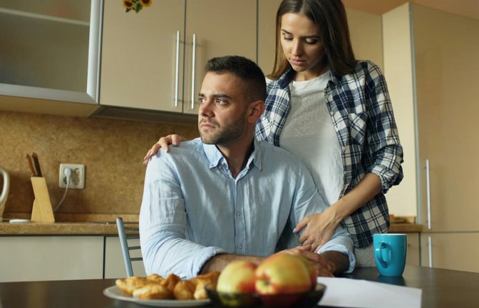 Wenn ein Partner jeden Konflikt und jedes Gespräch über Probleme vermeiden will, kann das zu schweren Beziehungsschäden führen.<span class='image-autor'>Unsplash/ Vitaly Gariev</span>