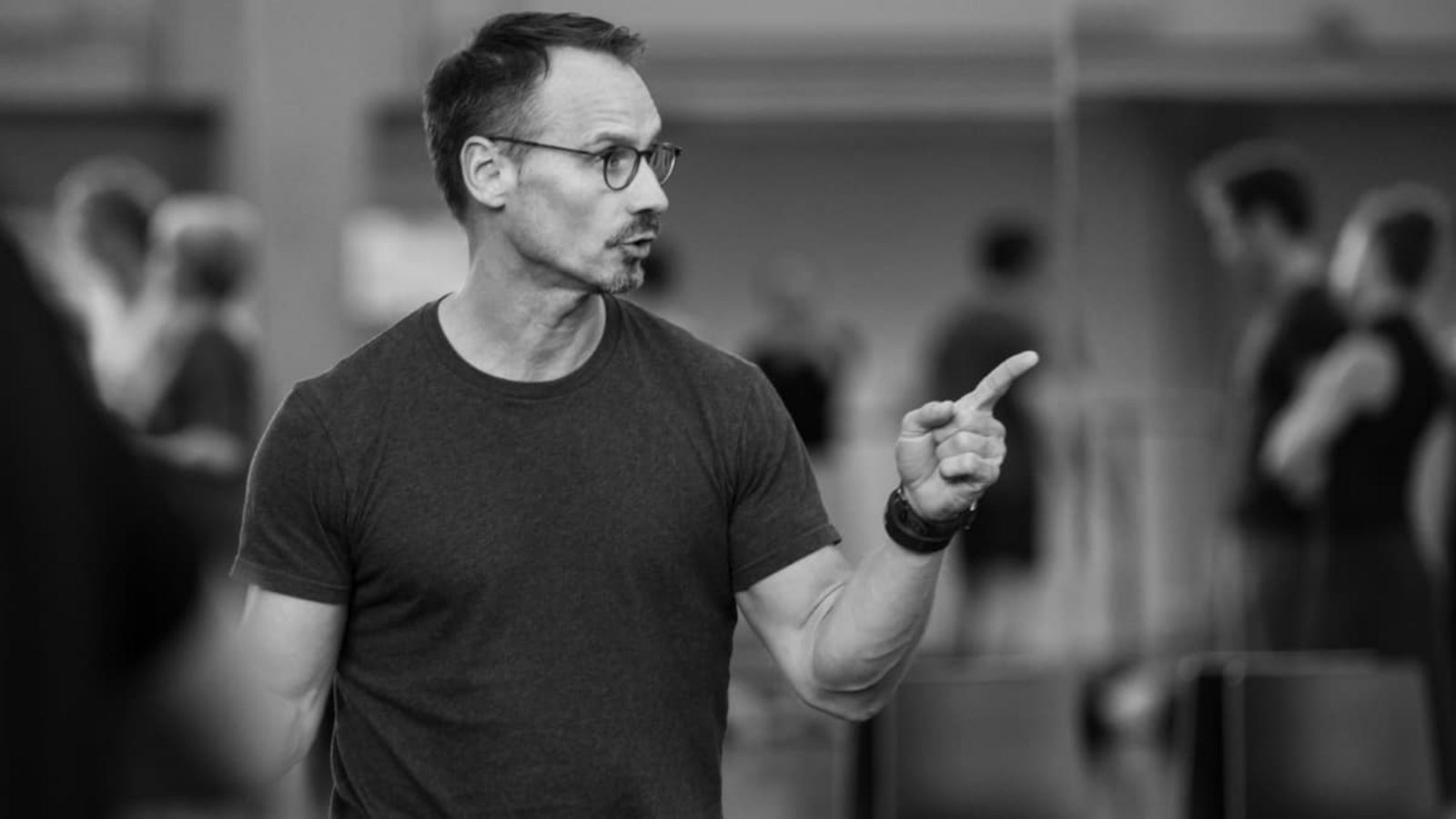 Christian Spuck hat Grund zur Freude: Dem von ihm geleiteten Staatsballett Berlin gelang in der Kritikerumfrage der Zeitschrift „tanz“ erneut der Sprung ganz nach vorn. Unser Foto zeigt ihn bei Proben zu „Bovary“, seiner ersten Berliner Premiere.Staatsballett Berlin/Serghei Gherciu Christian Spuck hat Grund zur Freude: Dem von ihm geleiteten Staatsballett Berlin gelang in der Kritikerumfrage der Zeitschrift „tanz“ erneut der Sprung ganz nach vorn. Unser Foto zeigt ihn bei Proben zu „Bovary“, seiner ersten Berliner Premiere.Staatsballett Berlin/Serghei Gherciu