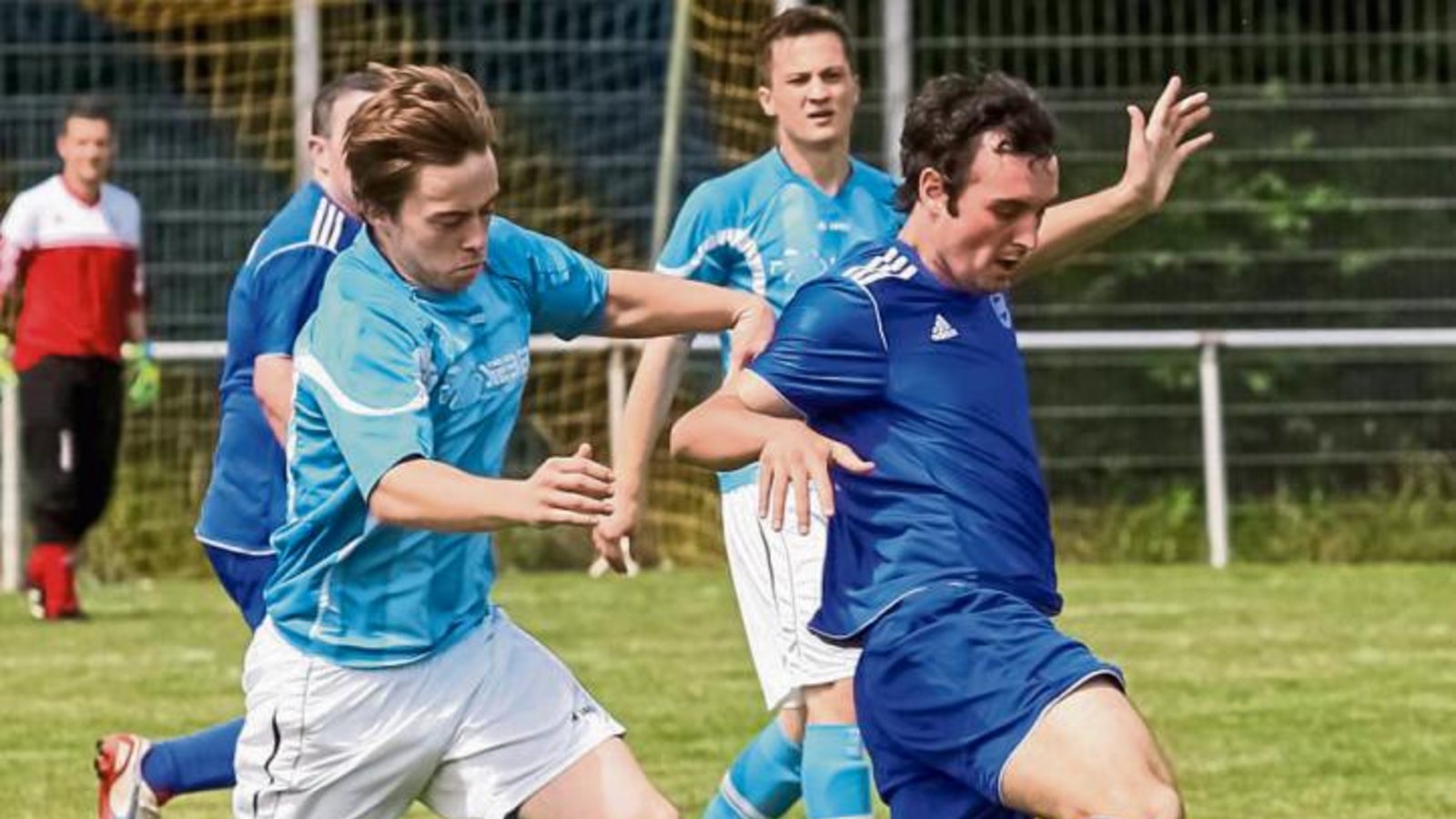 Hat in der vergangenen Woche in der zweiten Mannschaft ausgeholfen, aber die 0:4-Niederlage gegen den FV Roßwag auch nicht verhindern können: Oliver Rapp (rechts) Foto: Simecek Hat in der vergangenen Woche in der zweiten Mannschaft ausgeholfen, aber die 0:4-Niederlage gegen den FV Roßwag auch nicht verhindern können: Oliver Rapp (rechts) Foto: Simecek