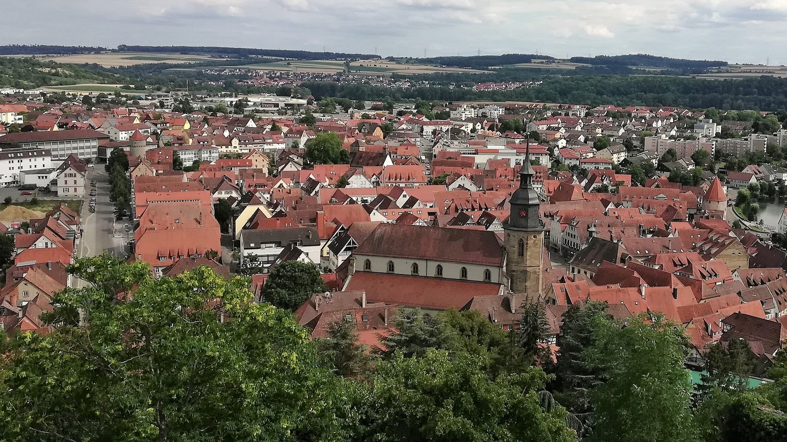 Blick vom Kaltenstein auf die Vaihinger Innenstadt, die per Satzung als historische Gesamtanlage unter Schutz gestellt wird. Foto: Arning