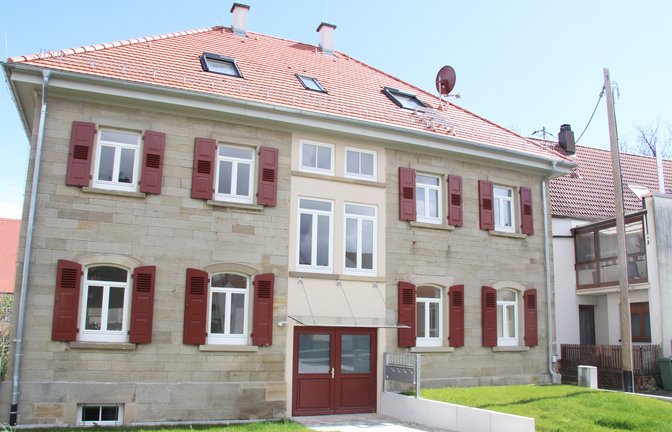 Die Eingangstür ist das Problem: Weil diese nach innen öffnet, hat die Gewerbeaufsicht Bedenken hinsichtlich des Brandschutzes. <span class='image-autor'>Foto: Banholzer</span>