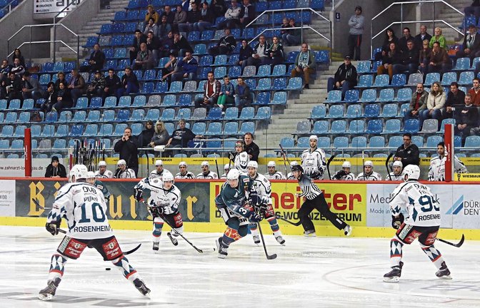 Halbleere Zuschauerränge in der Ege-Trans-Arena – darauf dürfen sich die Eishockeycracks der Bietigheim Steelers (Foto) und die Handballer der SG BBM Bietigheim in den ersten Wochen, vielleicht sogar Monaten der Saison 2020/2021 einstellen. Foto: Baumann
