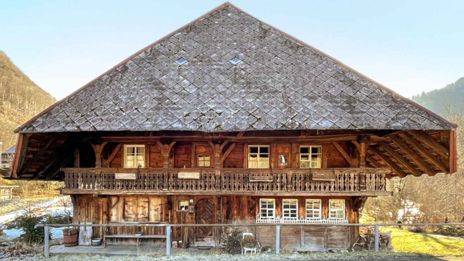 Einer der jahrhundertealten und denkmalgeschützten Einöd-Höfe in Geschwend. Würde ein Neubau im Unterdorf dem Ortscharakter schaden?Foto: /Jonas Mayer Einer der jahrhundertealten und denkmalgeschützten Einöd-Höfe in Geschwend. Würde ein Neubau im Unterdorf dem Ortscharakter schaden?Foto: /Jonas Mayer