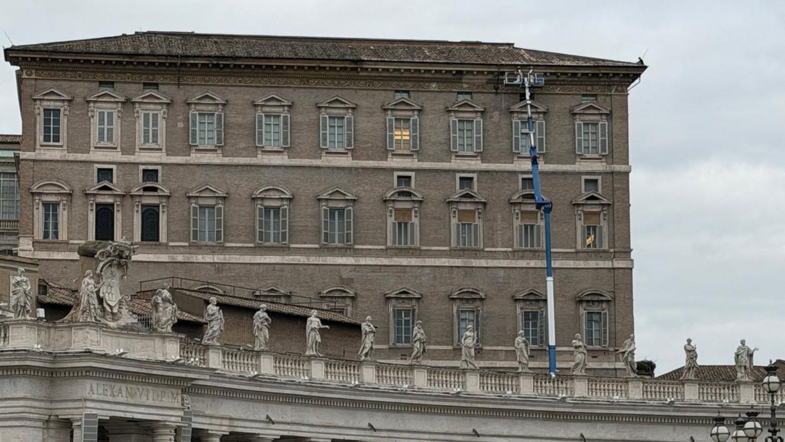 Vom Petersplatz aus sah man zuletzt oft, wie an dem Dach gearbeitet wurde, wie beispielsweise hier Mitte Januar.Foto: Almut Siefert Vom Petersplatz aus sah man zuletzt oft, wie an dem Dach gearbeitet wurde, wie beispielsweise hier Mitte Januar.Foto: Almut Siefert