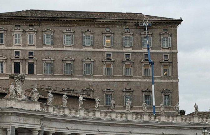 Vom Petersplatz aus sah man zuletzt oft, wie an dem Dach gearbeitet wurde, wie beispielsweise hier Mitte Januar.<span class='image-autor'>Foto: Almut Siefert</span>