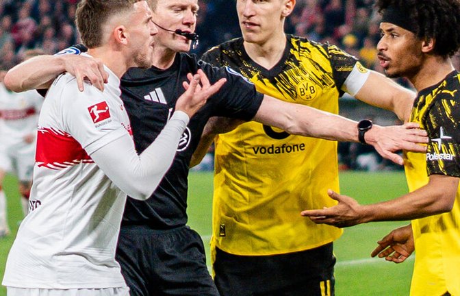 Frust bei Ermedin Demirovic (li.) nach dem späten 0:1-Treffer für Borussia Dortmund. Ist der VfB-Stürmer aber einfach auch zu spät eingewechselt worden?<span class='image-autor'>Foto: imago/Kirchner-Media</span>