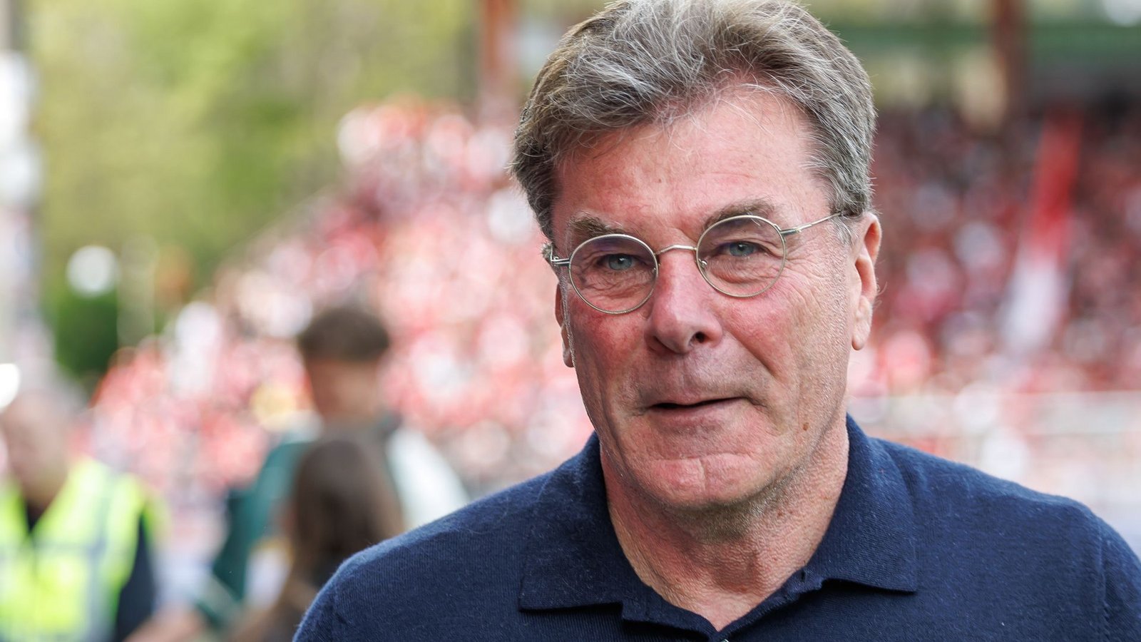 Dieter Hecking droht mit dem VfL Wolfsburg der Abstieg. (Archivbild)Foto: Andreas Gora/dpa