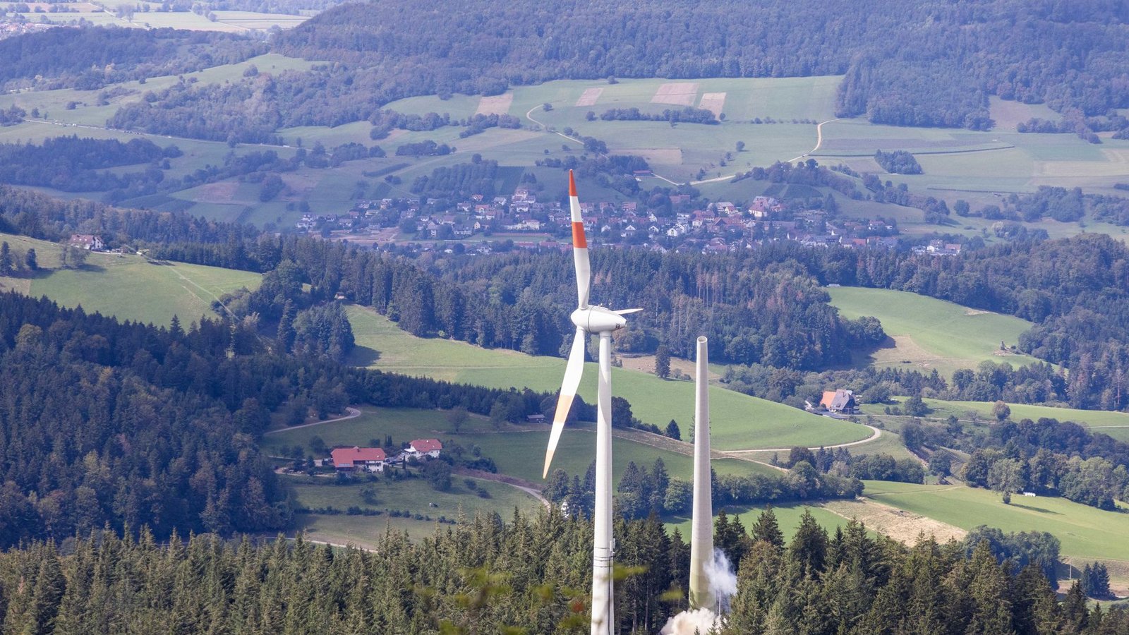 Das zweite Windrad verschwindet im Frühjahr.Foto: dpa/Philipp von Ditfurth Das zweite Windrad verschwindet im Frühjahr.Foto: dpa/Philipp von Ditfurth
