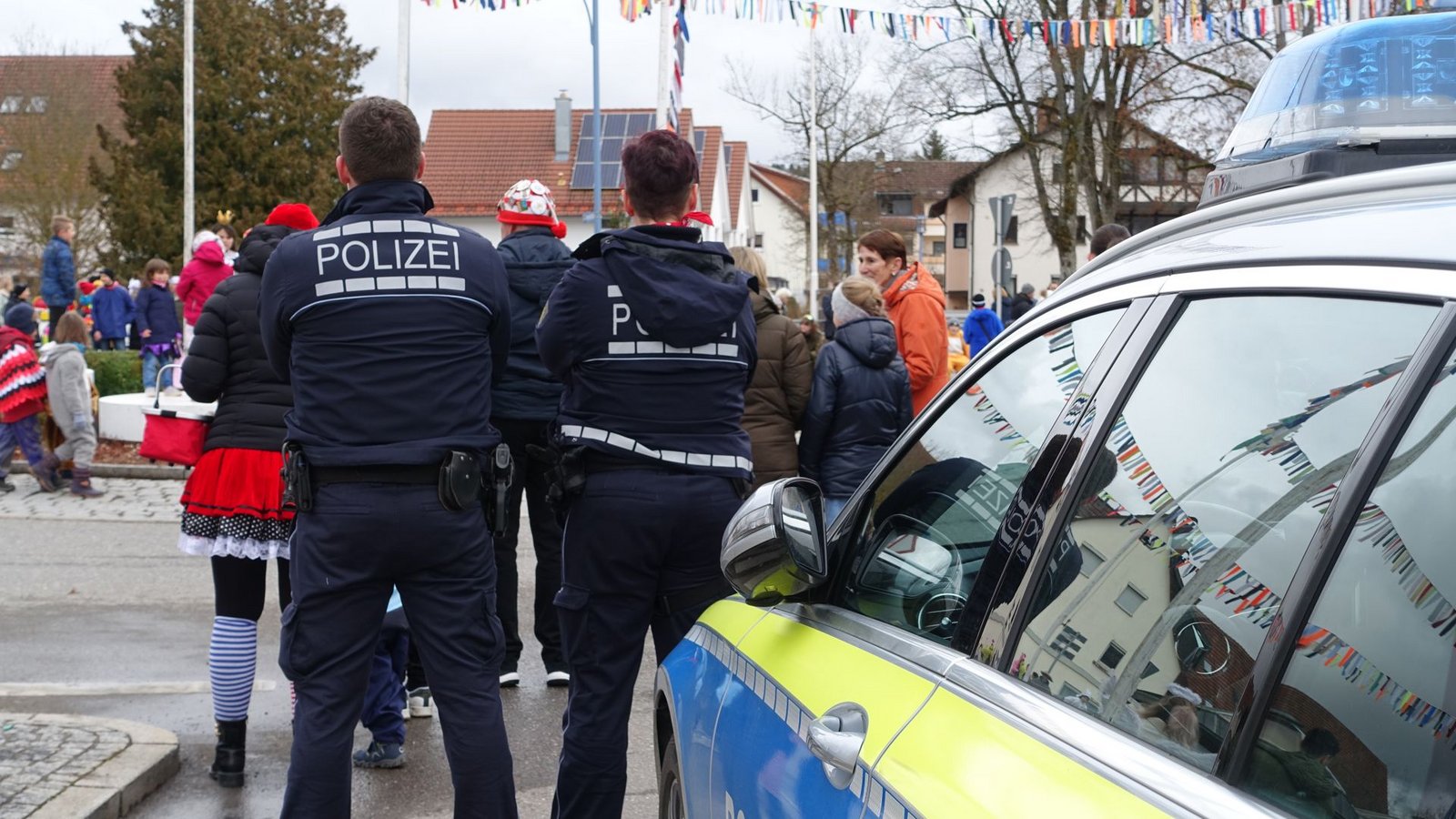 Sicherheit spielt bei Narrenumzügen wie hier in Bad Dürrheim eine immer größere Rolle.Foto: Cornelius Rück Sicherheit spielt bei Narrenumzügen wie hier in Bad Dürrheim eine immer größere Rolle.Foto: Cornelius Rück