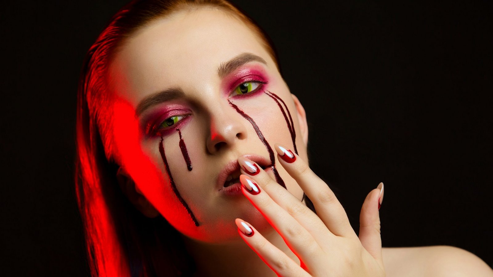 Wird vor allem für Halloweenkostüme verwendet: Kunstblut.Foto: Elena Zhogol / shutterstock.com Wird vor allem für Halloweenkostüme verwendet: Kunstblut.Foto: Elena Zhogol / shutterstock.com