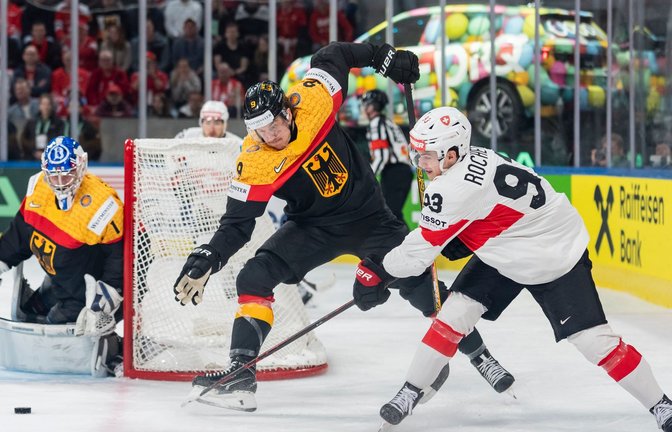 Die deutsche Mannschaft um Abwehrspieler Leon Gawanke war nur ein Drittel mit der Schweiz auf Augenhöhe.<span class='image-autor'>Foto: Claudio Thoma/KEYSTONE/dpa</span>