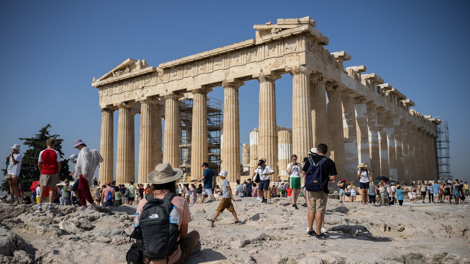 Die Akropolis in Athen hat wegen der Hitze zeitweise geschlossen.Foto: Angelos Tzortzinis/dpa