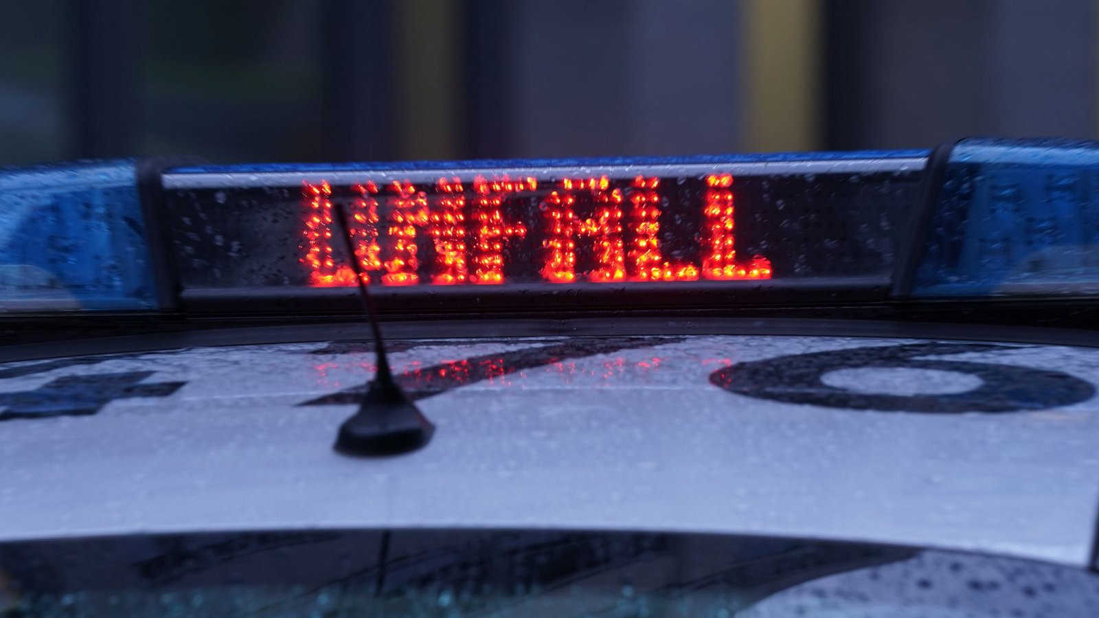 Die 77-Jährige wurde bei dem Unfall leicht verletzt. (Symbolbild)Foto: dpa/Marcus Brandt Die 77-Jährige wurde bei dem Unfall leicht verletzt. (Symbolbild)Foto: dpa/Marcus Brandt
