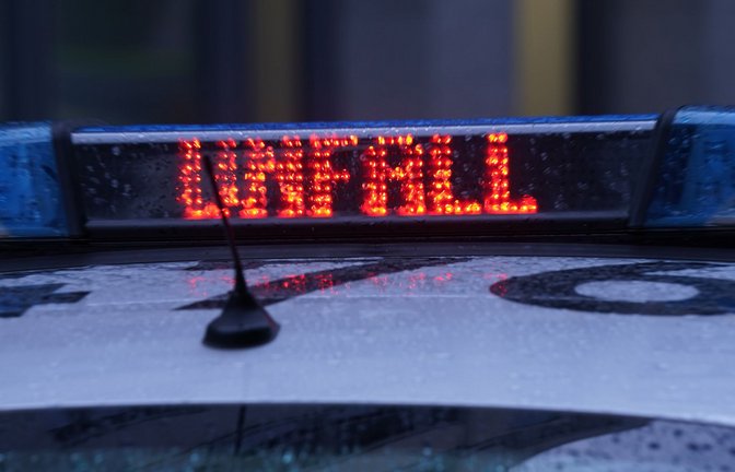 Die 77-Jährige wurde bei dem Unfall leicht verletzt. (Symbolbild)<span class='image-autor'>Foto: dpa/Marcus Brandt</span>