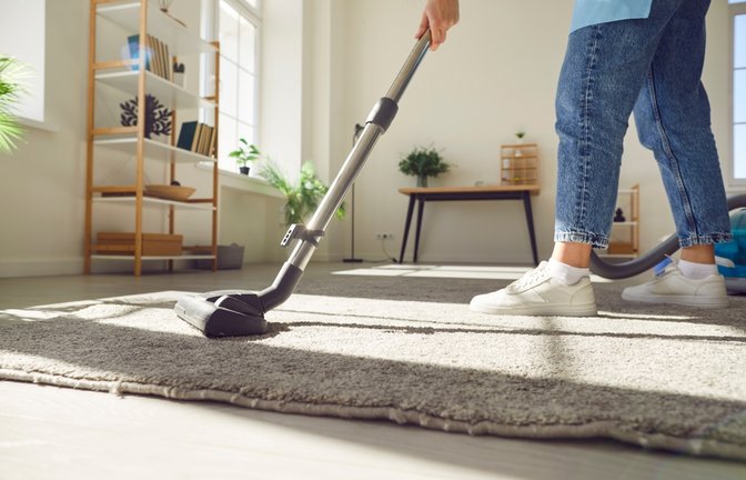 Diese Dinge sollte man beachten, wenn man morgens staubsaugen will. Alles Wichtige zu den Ruhezeiten.<span class='image-autor'>Foto: Studio Romantic / Shutterstock.com</span>