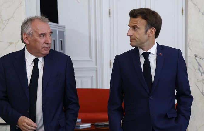Frankreichs Premierminister Francois Bayrou (li.) und der französische Präsident Emmanuel Macron<span class='image-autor'>Foto: dpa/Ludovic Marin</span>