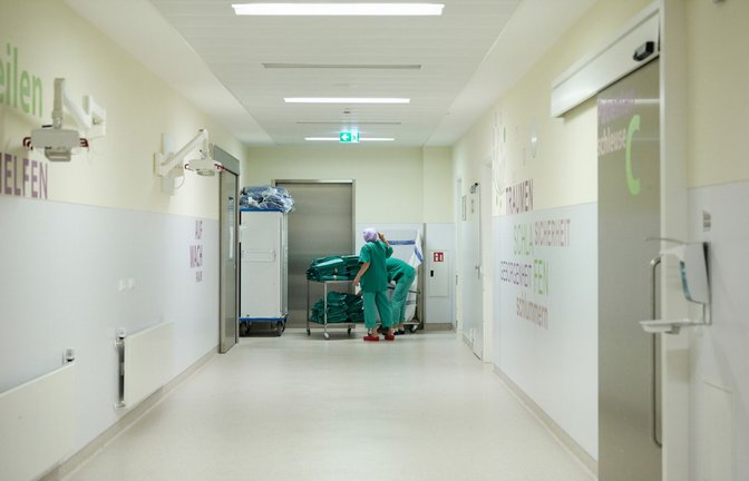Wenn jemand am Wochenende akut erkrankt, geht er in eine Klinik, in der es zugleich eine Notpraxis gibt.<span class='image-autor'>Foto: KNA/Dieter Mayr</span>