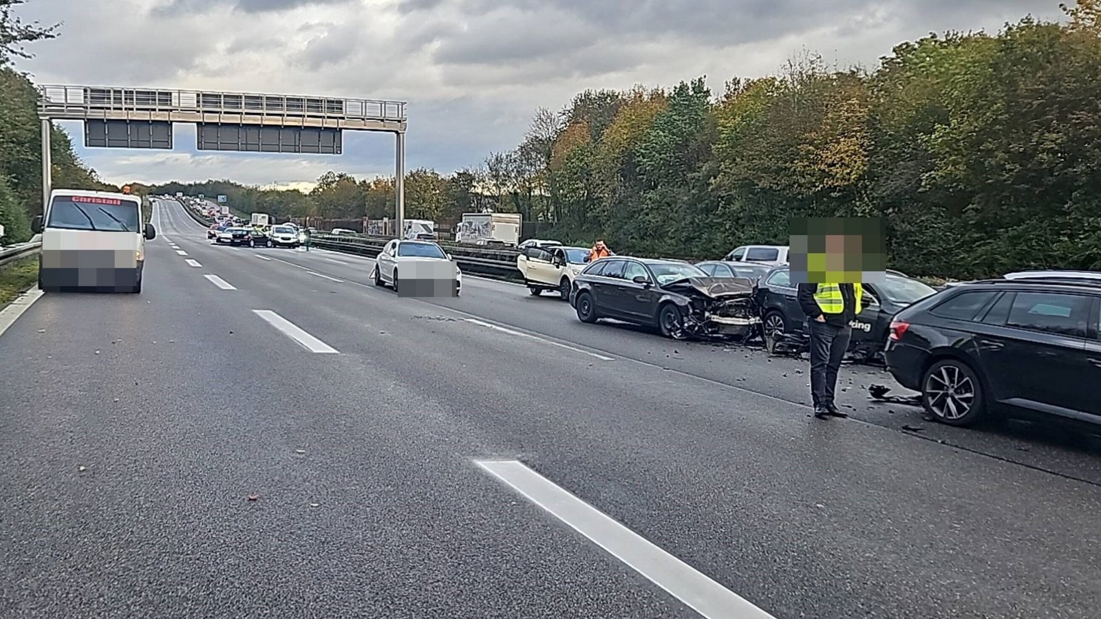 Der Unfall ereignete sich auf der A81 bei Untergruppenbach.Foto: 7aktuell.de/ Hessenauer/7aktuell.de | Hessenauer Der Unfall ereignete sich auf der A81 bei Untergruppenbach.Foto: 7aktuell.de/ Hessenauer/7aktuell.de | Hessenauer