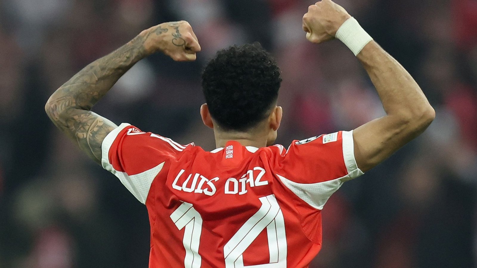 Der FC Bayern hat sich in einer wilden Fußball-Schlacht trotz zweier grober Fehler von Manuel Neuer ins Halbfinale der Champions League gekämpft.Foto: AFP/ALEXANDRA BEIER