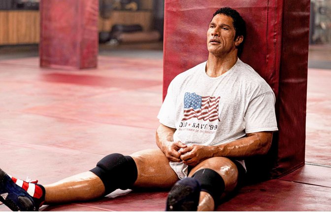 Zerrissener Held: Schauspieler und Ex-Wrestler Dwayne „The Rock“ Johnson glänzt in der Rolle des Mixed-Martial-Arts-Pioniers Mark Kerr.<span class='image-autor'>Foto: epd</span>