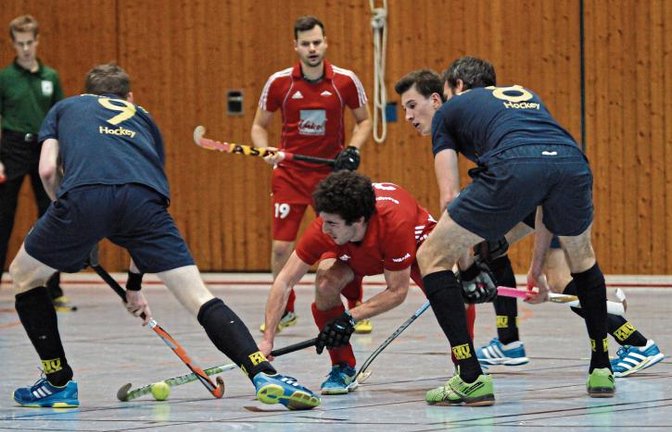 Michael Straub (Mitte) und der Bietigheimer HTC blieben auch im vierten Saisonspiel in der 1. Hockey-Verbandsliga ohne Punktverlust. Foto: privat