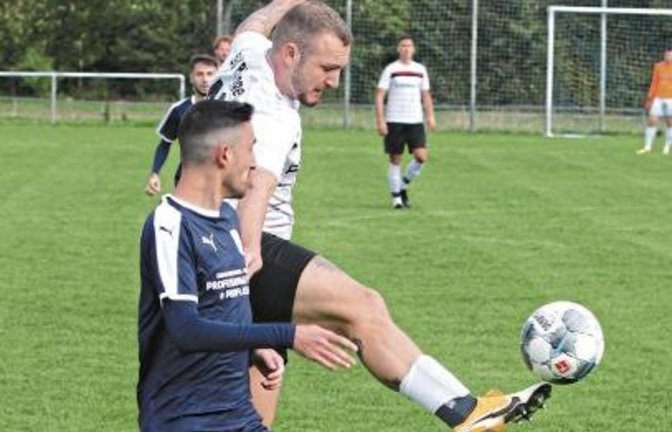 Die SGM Riexingen mit Nils Gutscher (hinten) befindet sich sowohl mit ihrer A-3- als auch ihrer B-7-Mannschaft auf einem Höhenflug. Beide Teams sind in ihrer Klasse jeweils Zweiter mit Chancen auf den Aufstieg.  Foto: Nachreiner