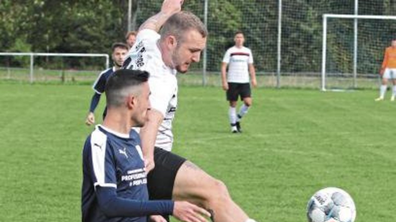 Die SGM Riexingen mit Nils Gutscher (hinten) befindet sich sowohl mit ihrer A-3- als auch ihrer B-7-Mannschaft auf einem Höhenflug. Beide Teams sind in ihrer Klasse jeweils Zweiter mit Chancen auf den Aufstieg. Foto: Nachreiner Die SGM Riexingen mit Nils Gutscher (hinten) befindet sich sowohl mit ihrer A-3- als auch ihrer B-7-Mannschaft auf einem Höhenflug. Beide Teams sind in ihrer Klasse jeweils Zweiter mit Chancen auf den Aufstieg. Foto: Nachreiner