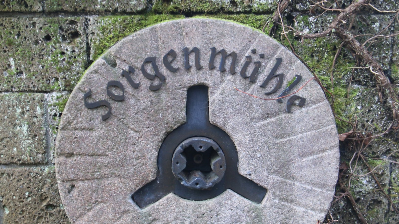 Stein des Anstoßes: Die Umbenennung der Sorgenmühle in Kreuzbachmühle. Foto: Archiv/RückeR Stein des Anstoßes: Die Umbenennung der Sorgenmühle in Kreuzbachmühle. Foto: Archiv/RückeR