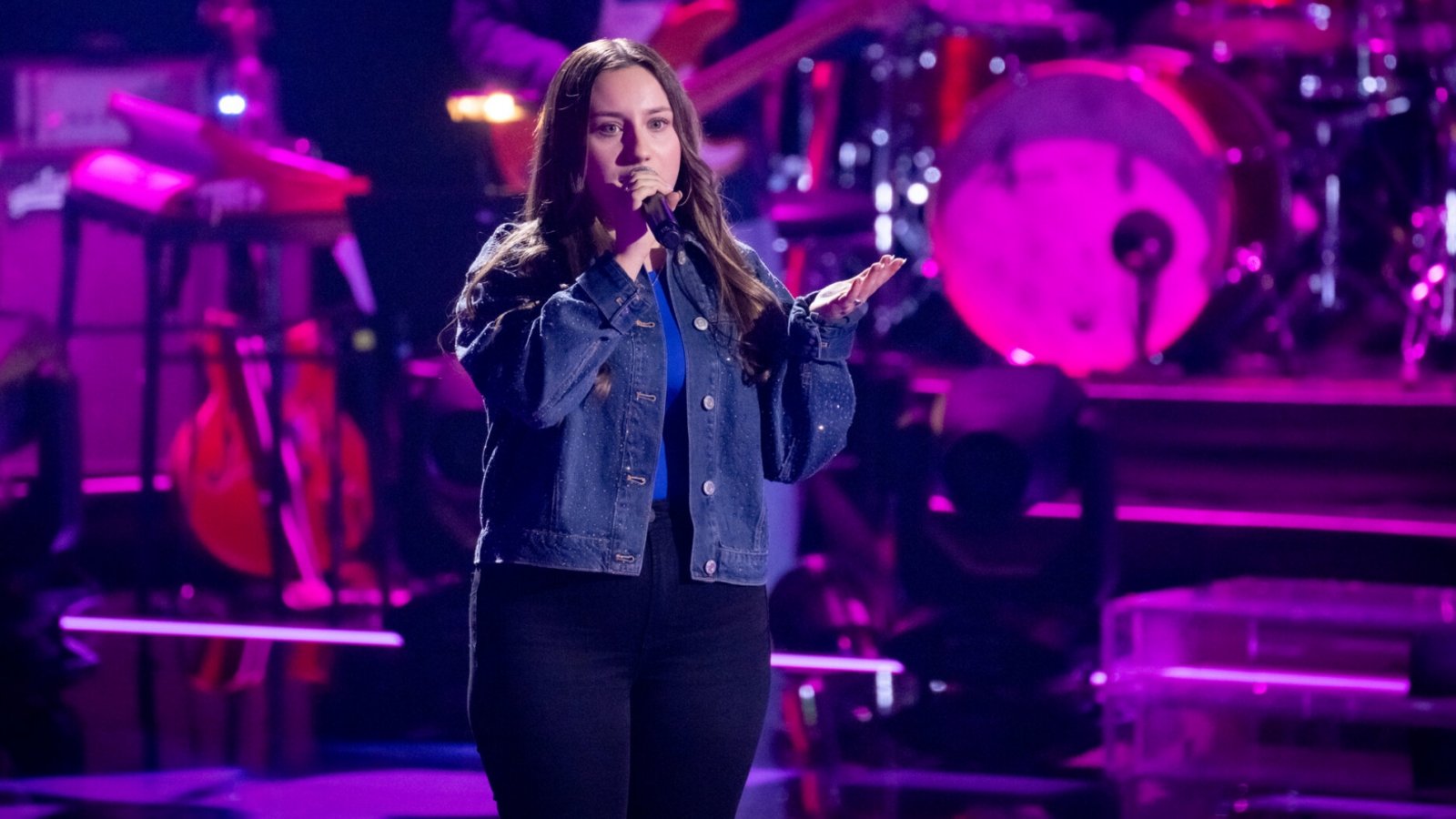Sie hat’s geschafft: Emily ist bei „The Voice Kids“ in der nächsten Runde. Foto: Joyn/Claudius Pflug