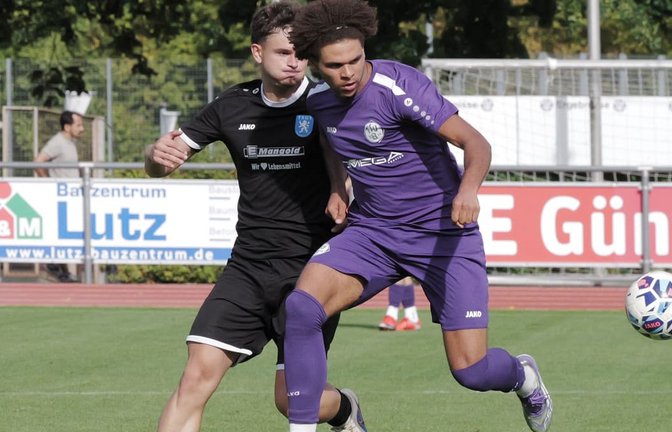 Wesley Chinedu Acholonu trifft vor der Pause zum 1:0 für den TSV Bernhausen und krönt mit dem Tor seine gute Leistung.<span class='image-autor'>Günter E. Bergmann - Photograph</span>