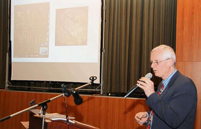 Prof. Dr. Joachim Wahl gab spannende Einblicke in Knochenfunde und mögliche Todesursachen.  Foto: Banholzer
