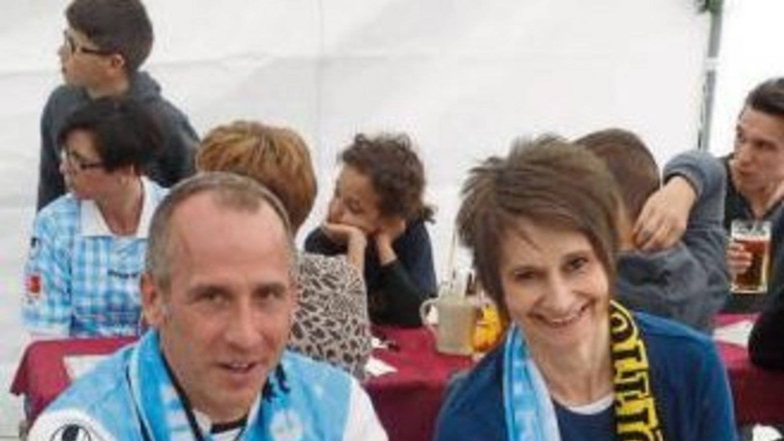 Marcus Feile, Präsident der Sersheimer Löwen, mit dem Ehrengast Marlies Blume. p Marcus Feile, Präsident der Sersheimer Löwen, mit dem Ehrengast Marlies Blume. p