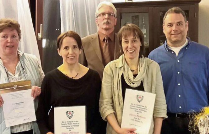 Gabi Preiml, Manuela Stadtfeld, Wolfgang Graf, Beate Paul und Klaus schuller (von links) machen sich um den Verein verdient.  Foto: p