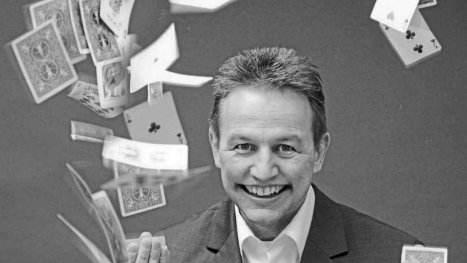 Zauberer wollen das Publikum in Schützingen begeistern. Foto: p
