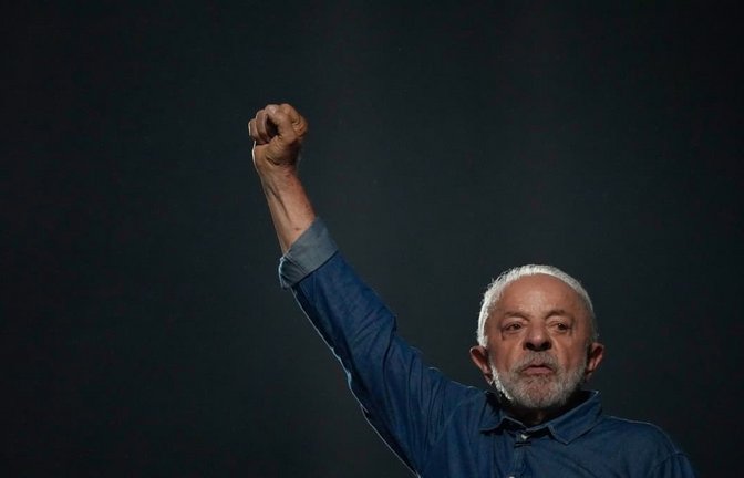Zum vierten Mal ins Amt gewählt: Luiz Inácio Lula da Silva, der alte und neue Präsident Brasiliens. Die Märkte sehen seine Wiederwahl nicht so euphorisch.<span class='image-autor'>Natacha Pisarenko/AP/dpa</span>