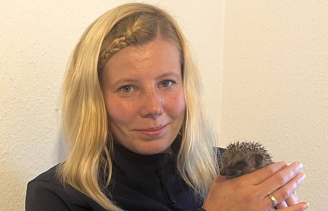 Tatjana Bauz aus Enzweihingen ist Expertin für Igel in Not. <span class='image-autor'>Foto: Glemser</span>