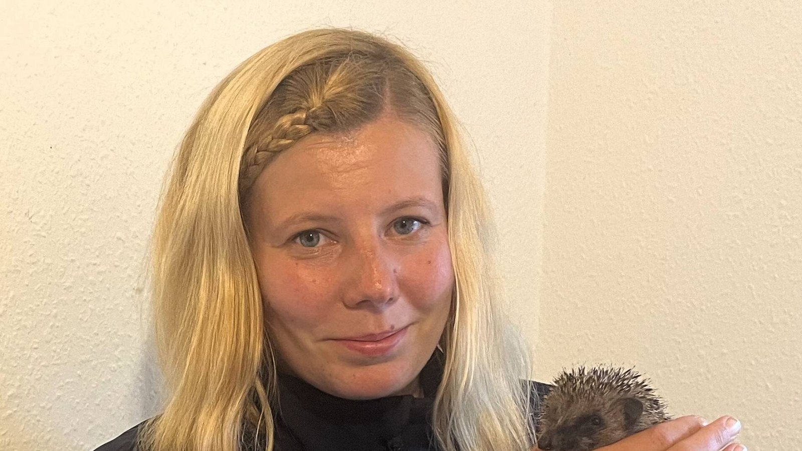 Tatjana Bauz aus Enzweihingen ist Expertin für Igel in Not. Foto: Glemser