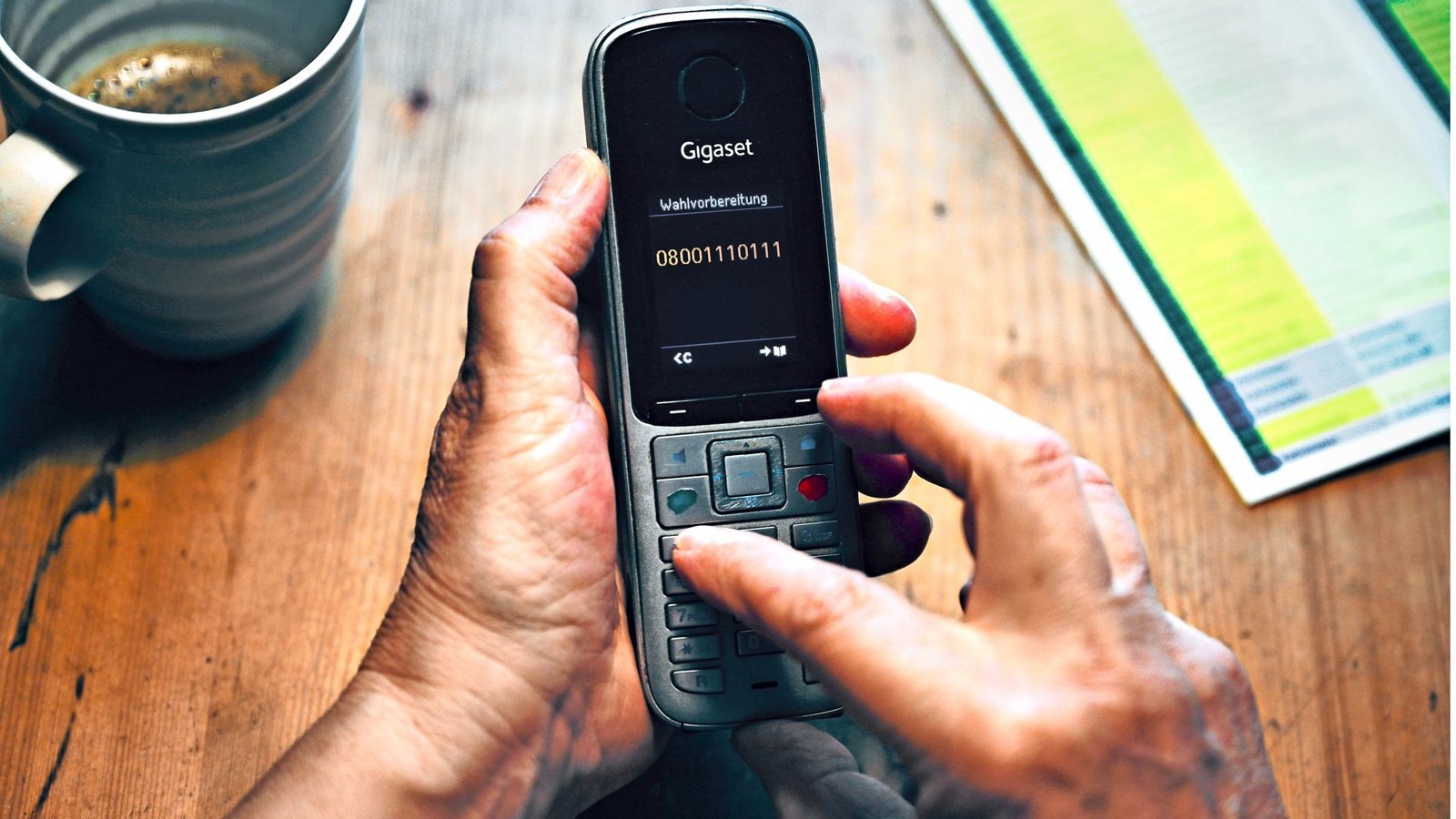 Unter dieser Nummer ist die Telefonseelsorge bundesweit erreichbarFoto: Andreas Reiner Unter dieser Nummer ist die Telefonseelsorge bundesweit erreichbarFoto: Andreas Reiner