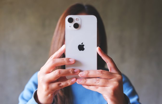 Das iPhone 13 wird noch eine Weile von Apple unterstützt.<span class='image-autor'>Foto: Farknot Architect / shutterstock.com</span>